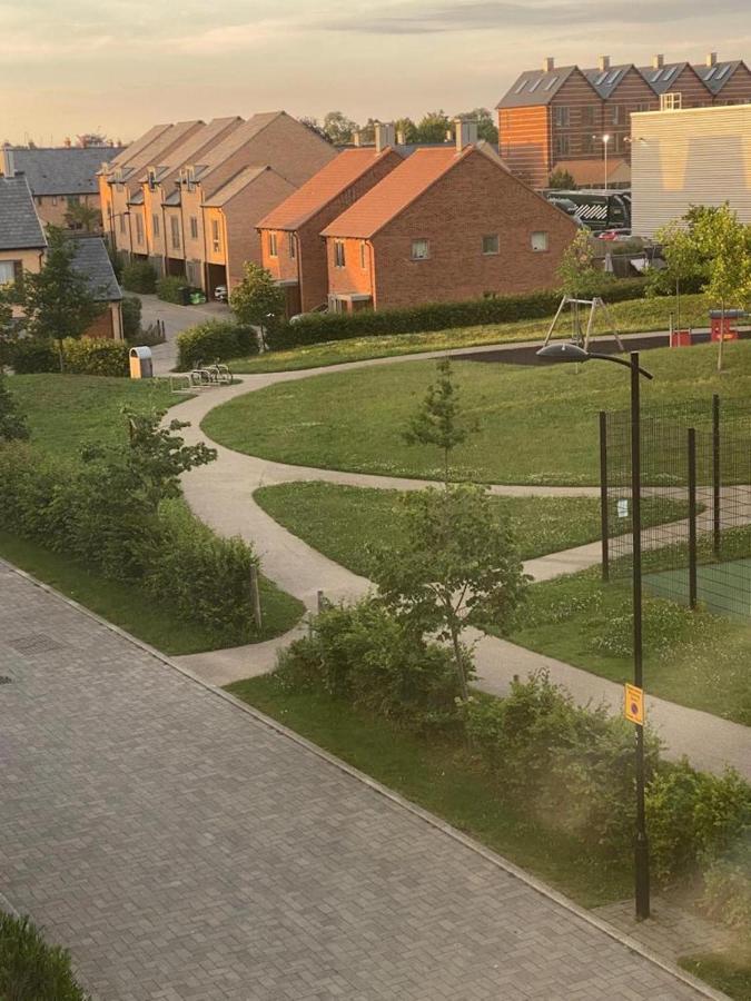 Contemporary Trumpington Apartment With Self Check-In ,Free On-Site Parking, Terrace, Super Fast Wifi & 5 Mins Drive To Papworth & Addenbrookes Hospitals Кембридж Экстерьер фото