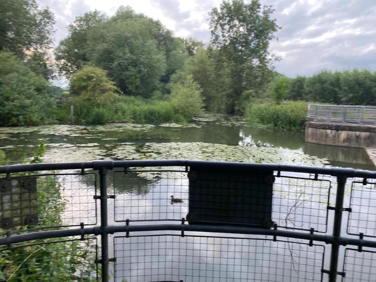Contemporary Trumpington Apartment With Self Check-In ,Free On-Site Parking, Terrace, Super Fast Wifi & 5 Mins Drive To Papworth & Addenbrookes Hospitals Кембридж Экстерьер фото