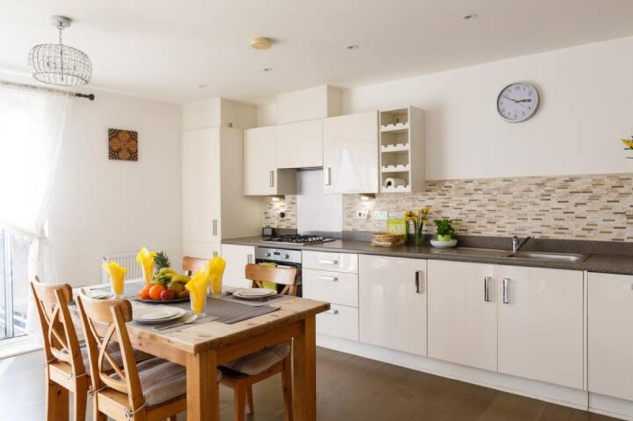 Contemporary Trumpington Apartment With Self Check-In ,Free On-Site Parking, Terrace, Super Fast Wifi & 5 Mins Drive To Papworth & Addenbrookes Hospitals Кембридж Экстерьер фото