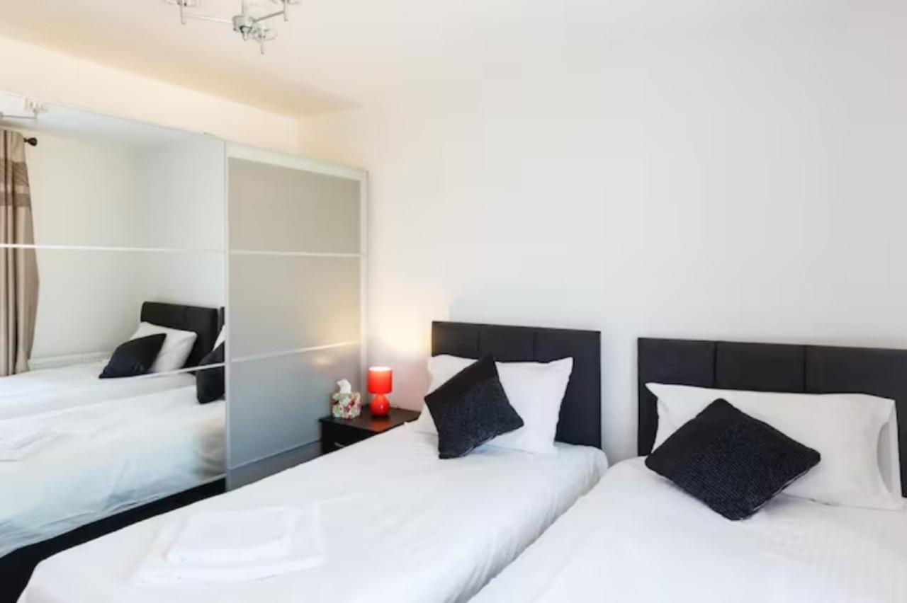 Contemporary Trumpington Apartment With Self Check-In ,Free On-Site Parking, Terrace, Super Fast Wifi & 5 Mins Drive To Papworth & Addenbrookes Hospitals Кембридж Экстерьер фото