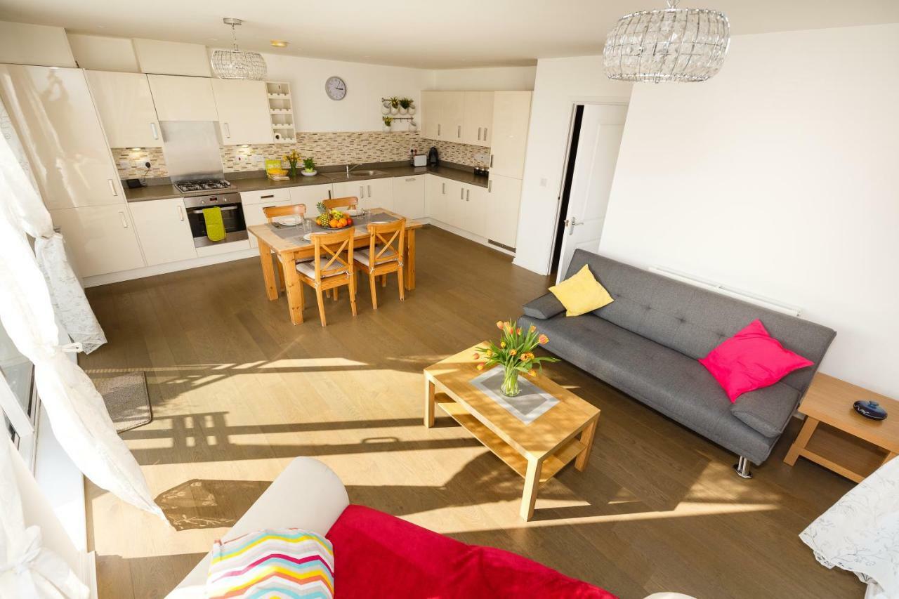 Contemporary Trumpington Apartment With Self Check-In ,Free On-Site Parking, Terrace, Super Fast Wifi & 5 Mins Drive To Papworth & Addenbrookes Hospitals Кембридж Экстерьер фото