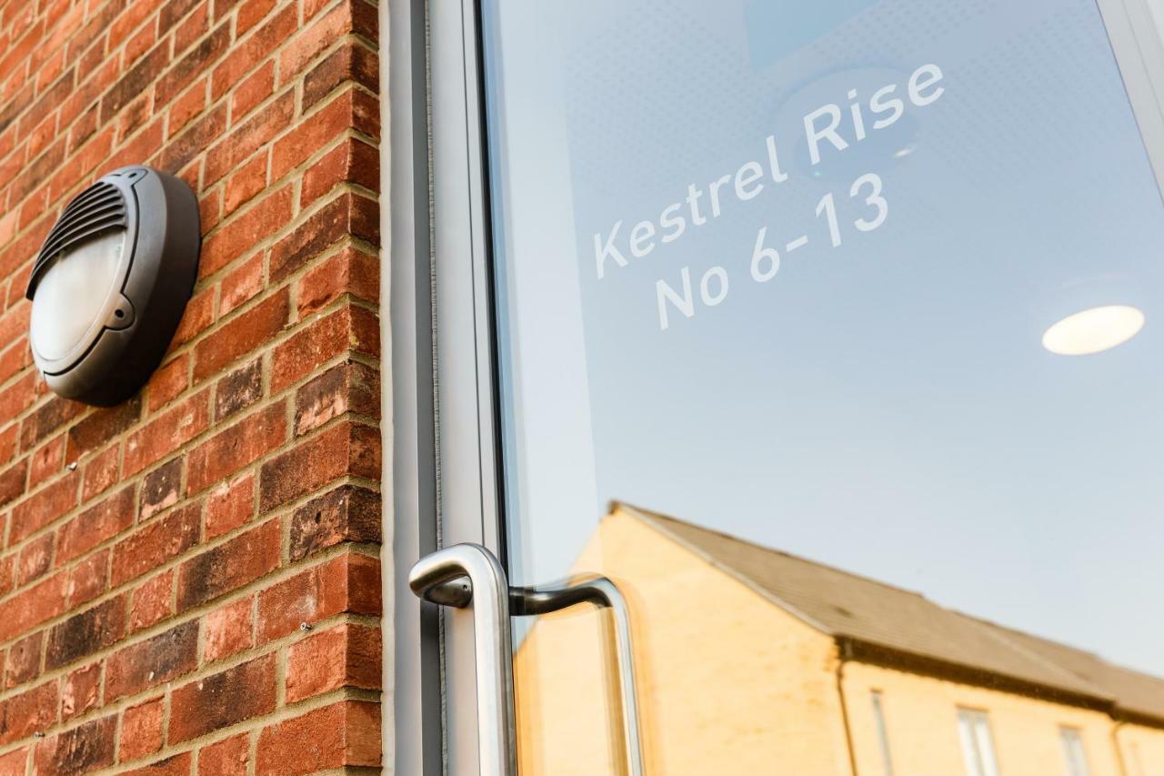 Contemporary Trumpington Apartment With Self Check-In ,Free On-Site Parking, Terrace, Super Fast Wifi & 5 Mins Drive To Papworth & Addenbrookes Hospitals Кембридж Экстерьер фото