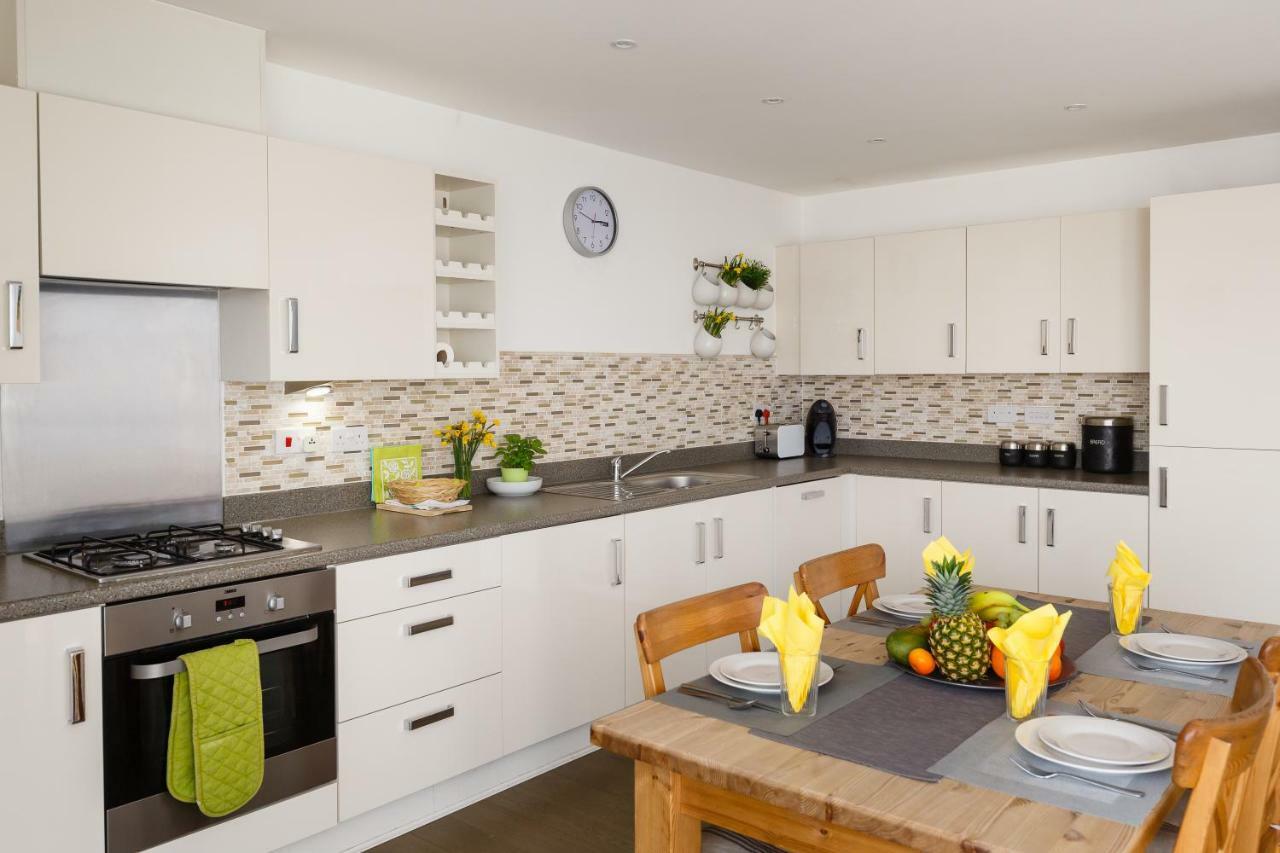 Contemporary Trumpington Apartment With Self Check-In ,Free On-Site Parking, Terrace, Super Fast Wifi & 5 Mins Drive To Papworth & Addenbrookes Hospitals Кембридж Экстерьер фото