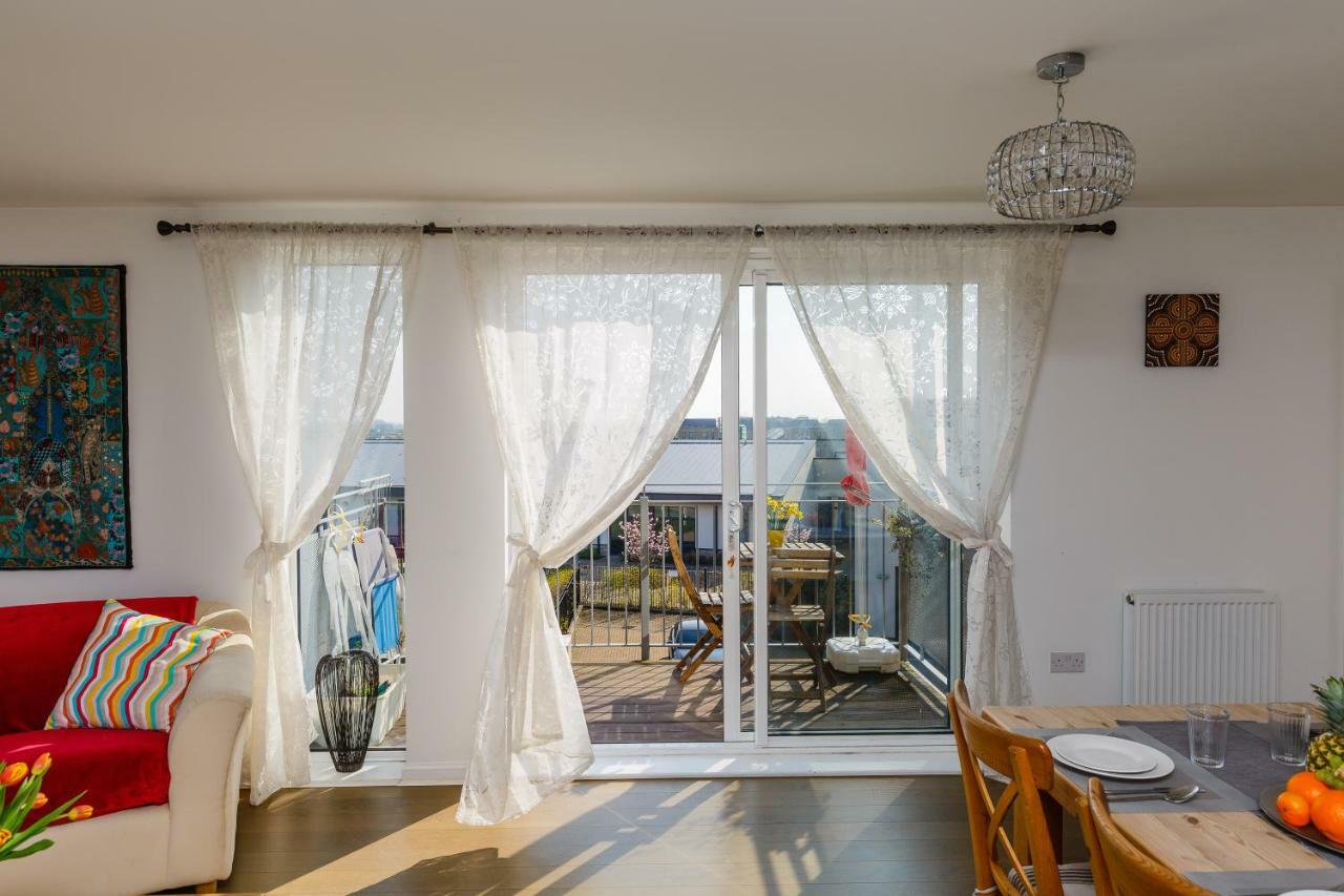 Contemporary Trumpington Apartment With Self Check-In ,Free On-Site Parking, Terrace, Super Fast Wifi & 5 Mins Drive To Papworth & Addenbrookes Hospitals Кембридж Экстерьер фото