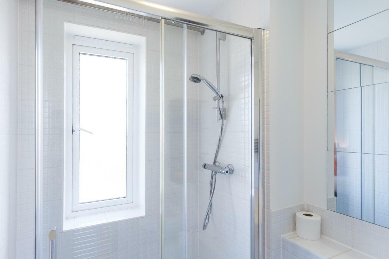 Contemporary Trumpington Apartment With Self Check-In ,Free On-Site Parking, Terrace, Super Fast Wifi & 5 Mins Drive To Papworth & Addenbrookes Hospitals Кембридж Экстерьер фото