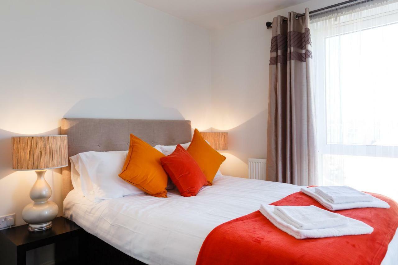 Contemporary Trumpington Apartment With Self Check-In ,Free On-Site Parking, Terrace, Super Fast Wifi & 5 Mins Drive To Papworth & Addenbrookes Hospitals Кембридж Экстерьер фото