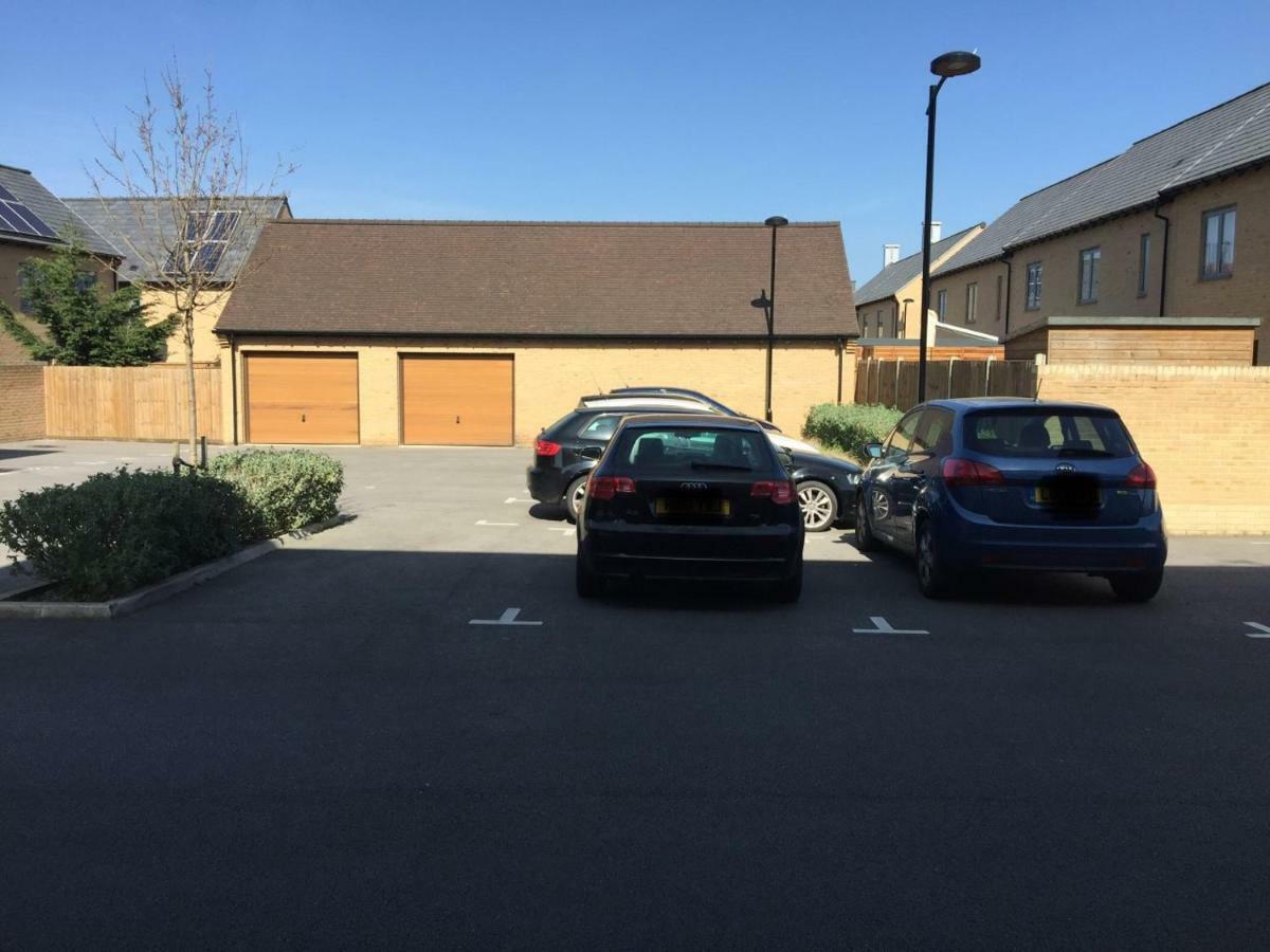 Contemporary Trumpington Apartment With Self Check-In ,Free On-Site Parking, Terrace, Super Fast Wifi & 5 Mins Drive To Papworth & Addenbrookes Hospitals Кембридж Экстерьер фото